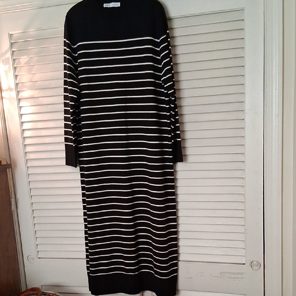 Zara Black and White Striped Knit Long Sleeve Maxi Dress